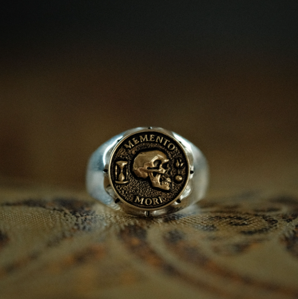 Memento mori signet deals