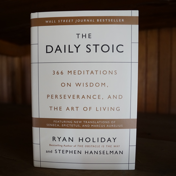 Ryan Holiday · Right Thing, Right Now: Goodness to Greatness (Hardcover  Book) [Main edition] (2024)
